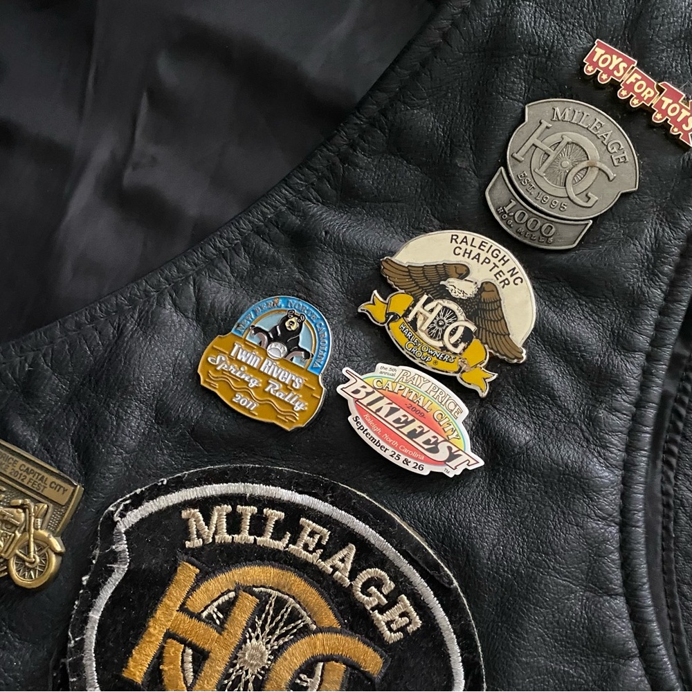 2009 HARLEY DAVIDSON Leather Motorcycle Biking Vest with Patches and Pins - Picture 14 of 16